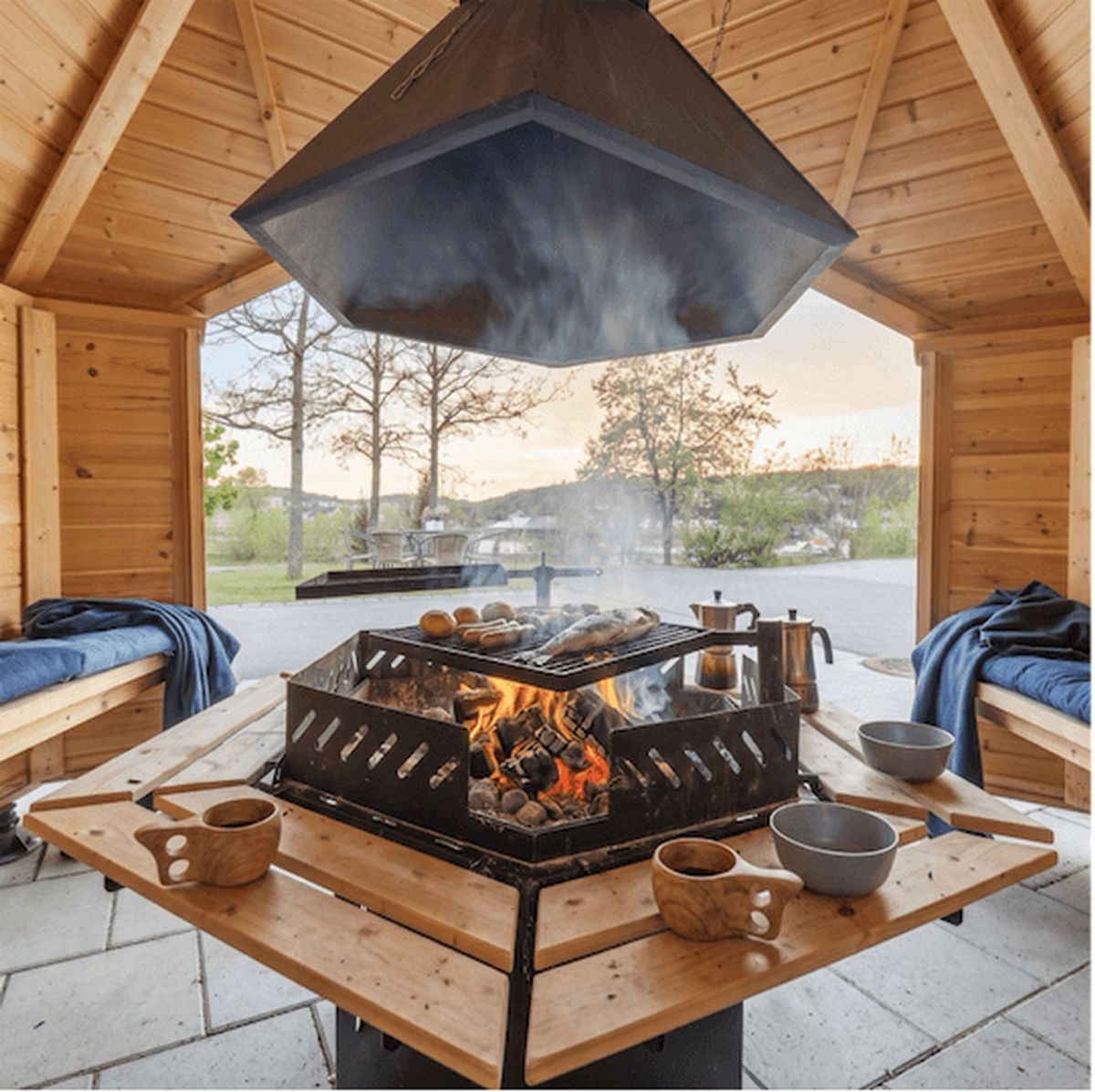 Gapahuk / Shelter 12 m2 Royal med grill og bænke - Buet væg